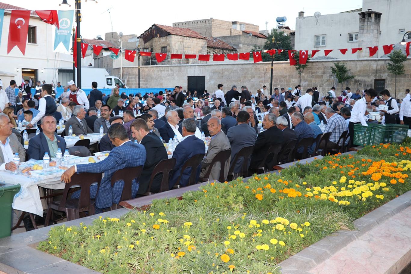 Binlerce vatandaş orucunu birlikte açtı